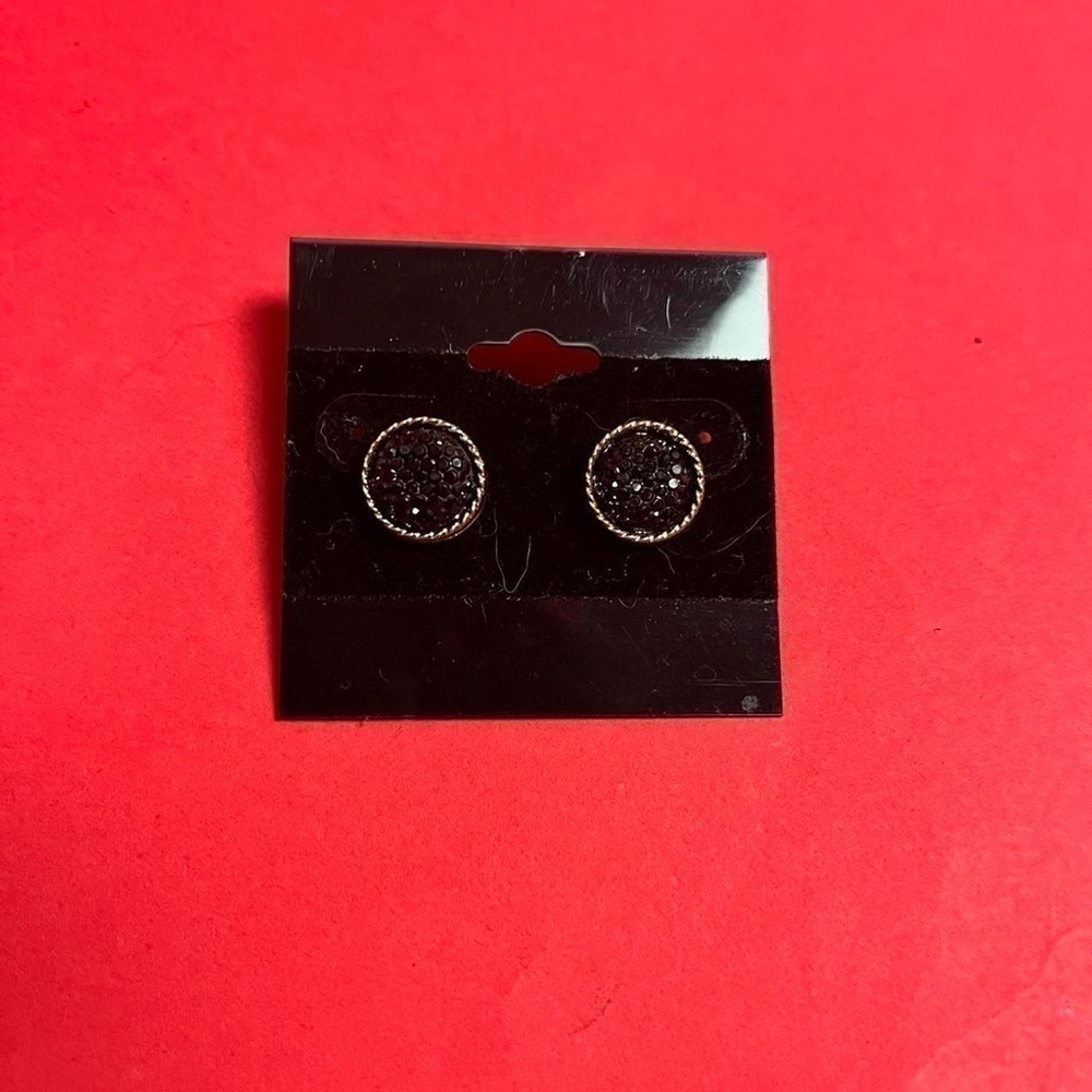 Black and gold sparkly earrings 🖤💛​​​​​​​​​​​​​​​​​​​​​​